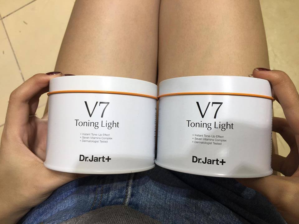 Cách phân biệt V7 Toning Light hàng thật và Fake
